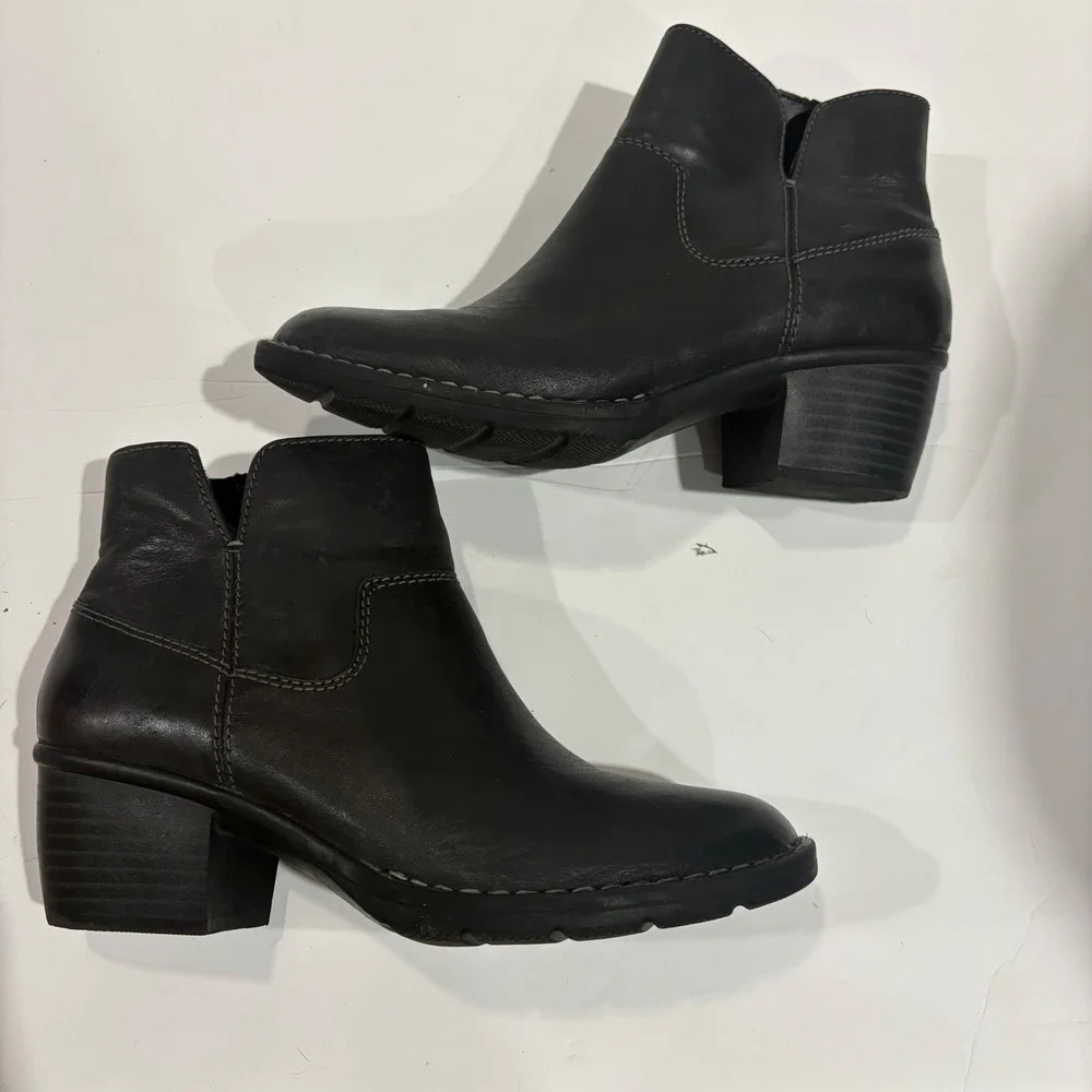 Clarks Womens Black Leather Ankle Boots Block Heel Side Zip Booties Size 7M